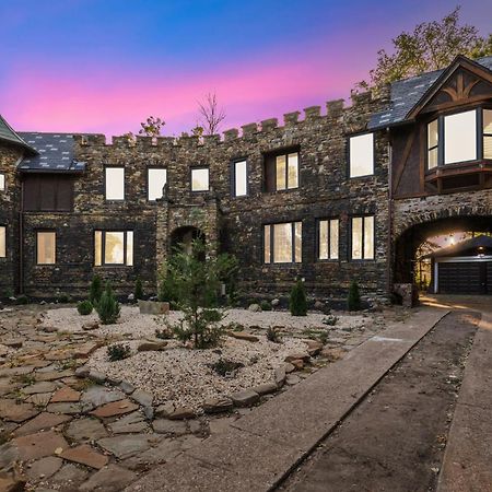 Enchanted Castle - Your Royal Getaway Awaits Cleveland Exterior photo