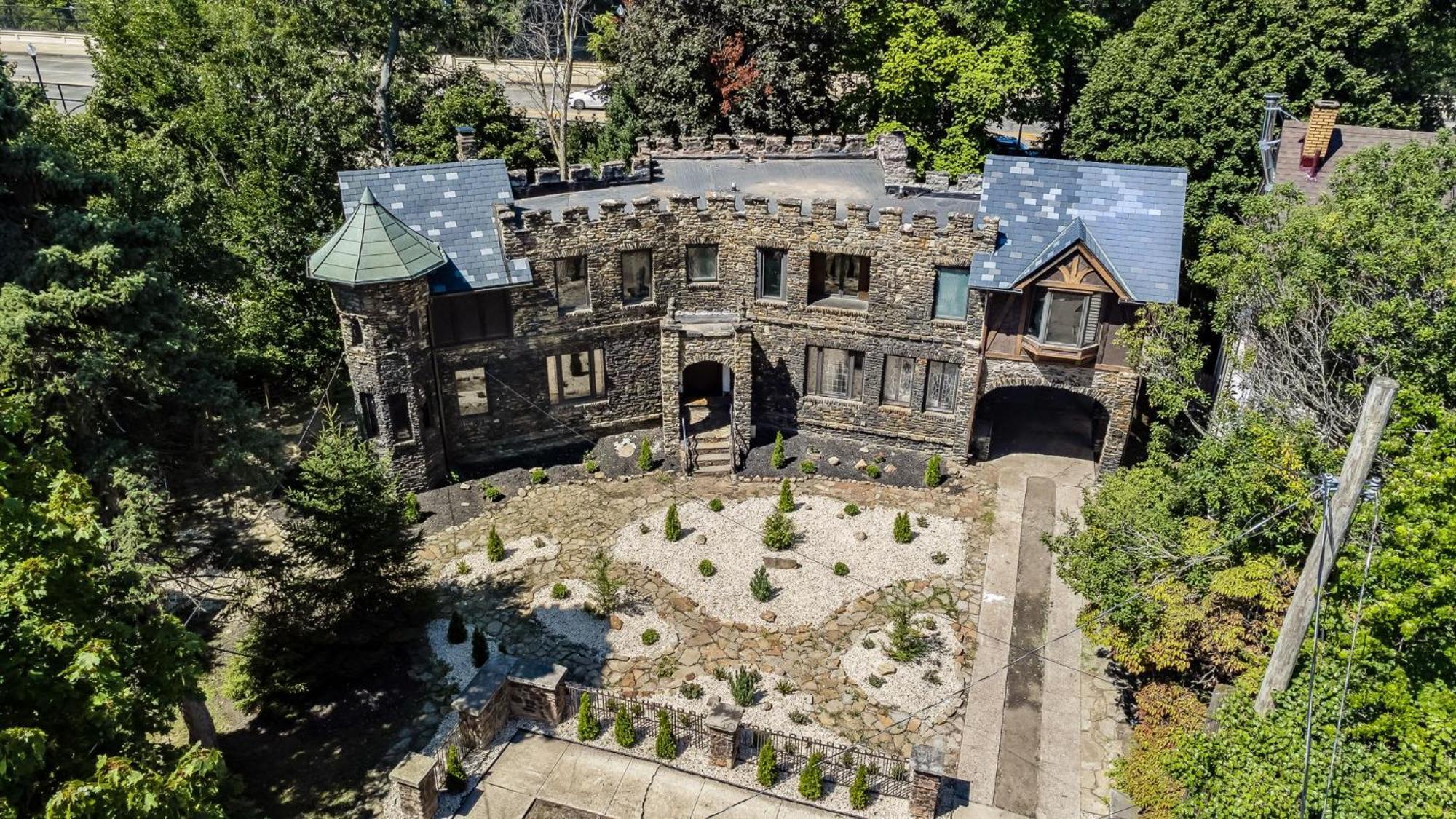 Enchanted Castle - Your Royal Getaway Awaits Cleveland Exterior photo