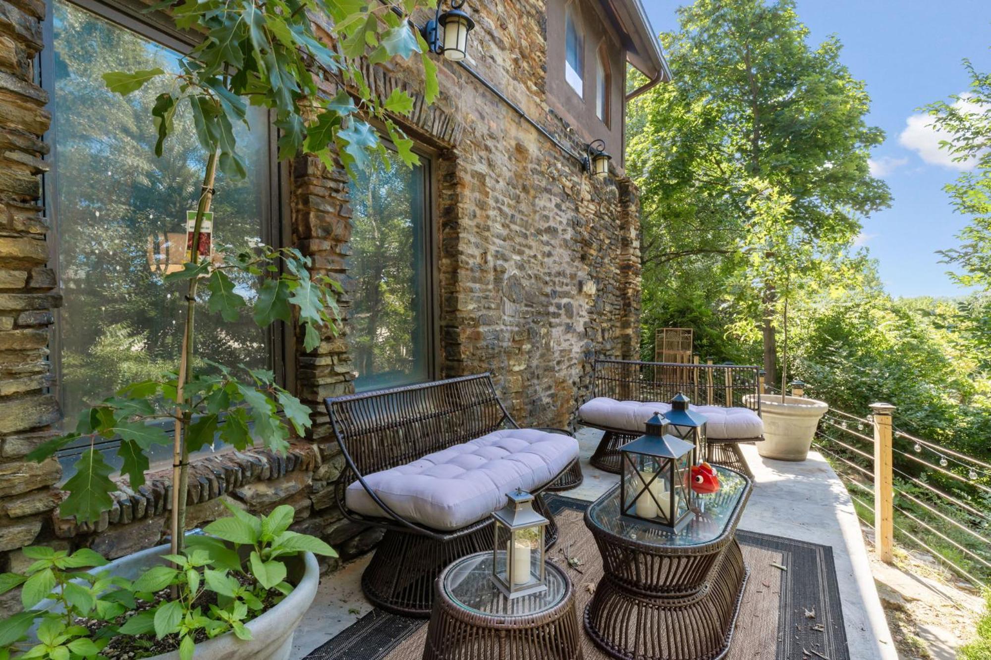 Enchanted Castle - Your Royal Getaway Awaits Cleveland Exterior photo