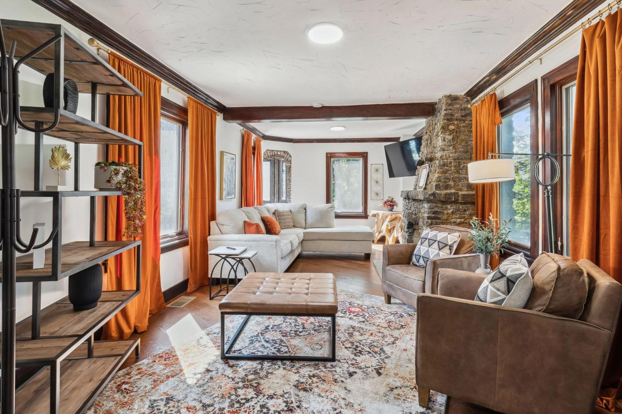 Enchanted Castle - Your Royal Getaway Awaits Cleveland Exterior photo